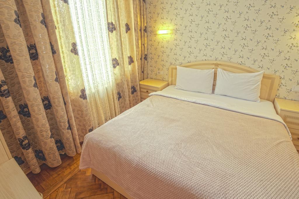 Apart Hotel Kvartira 1 オデッサ エクステリア 写真