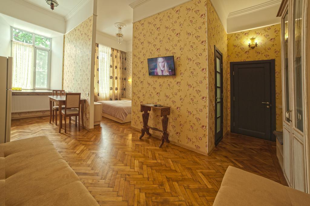 Apart Hotel Kvartira 1 オデッサ エクステリア 写真